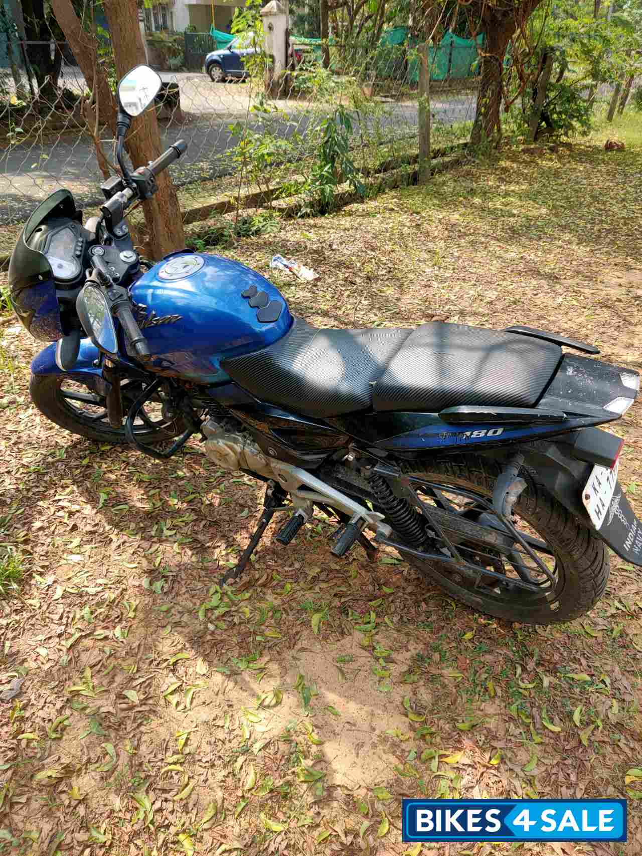 Blue Bajaj Pulsar 180 DTSi