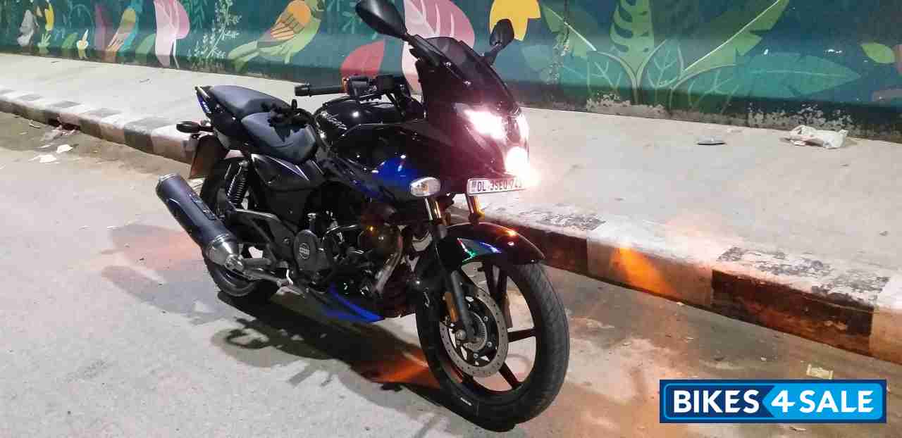 Black Bajaj Pulsar 220 DTSFi
