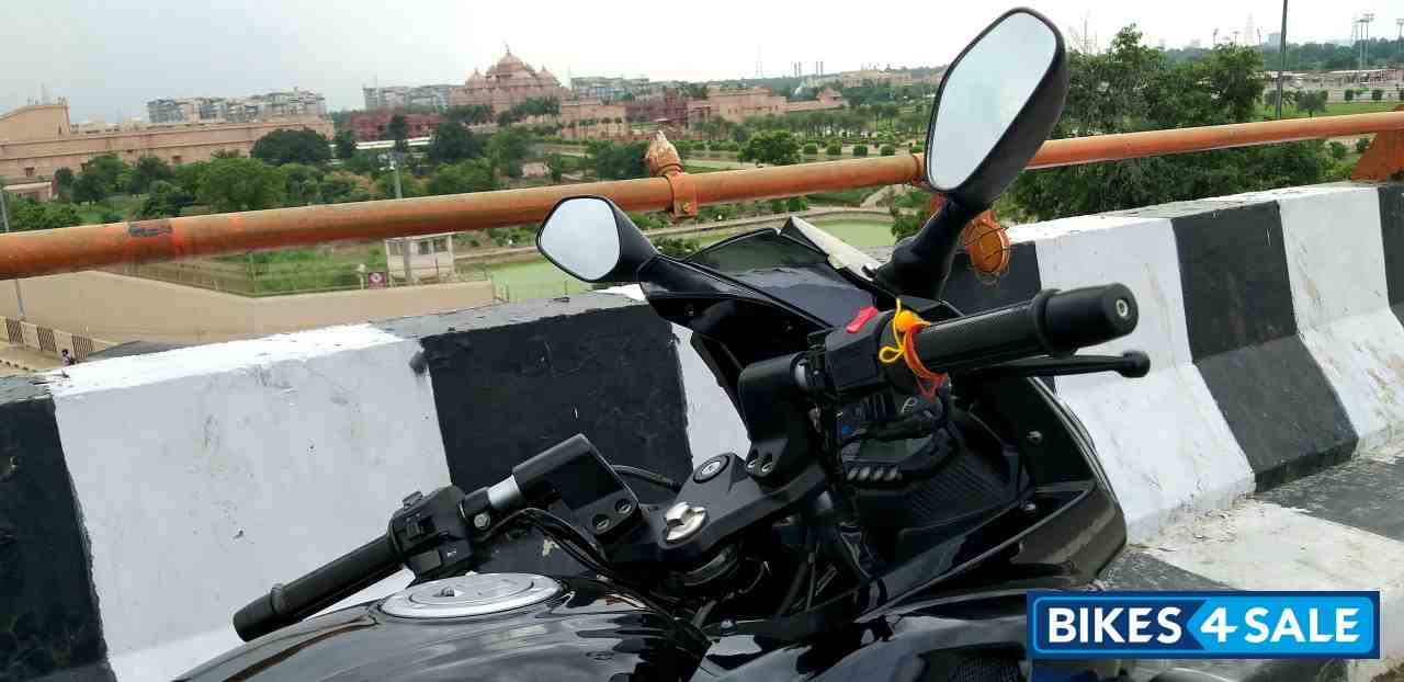 Black Bajaj Pulsar 220 DTSFi