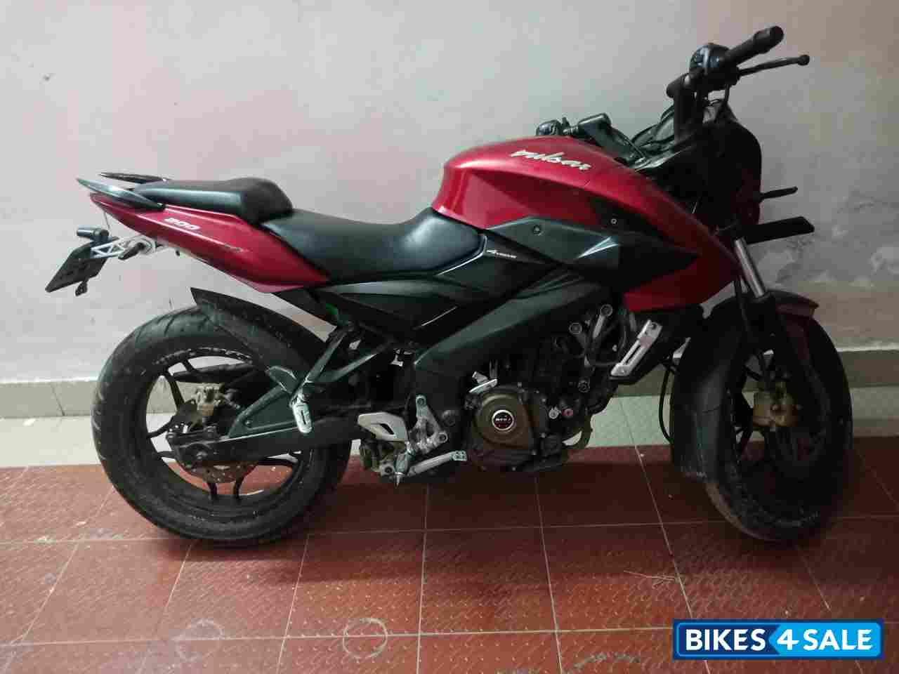 Red Bajaj Pulsar 200 NS