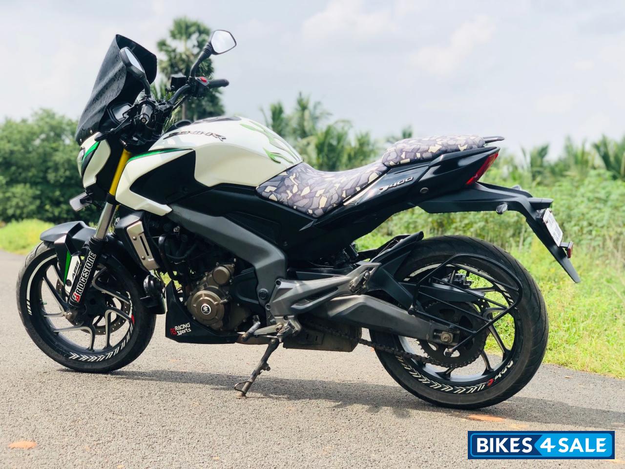 White Bajaj Dominar 400