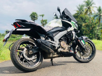 White Bajaj Dominar 400