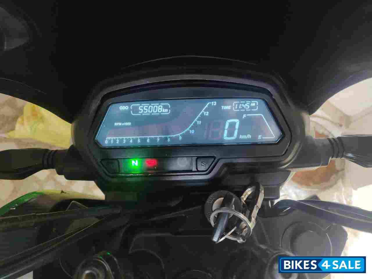 White Bajaj Dominar 400