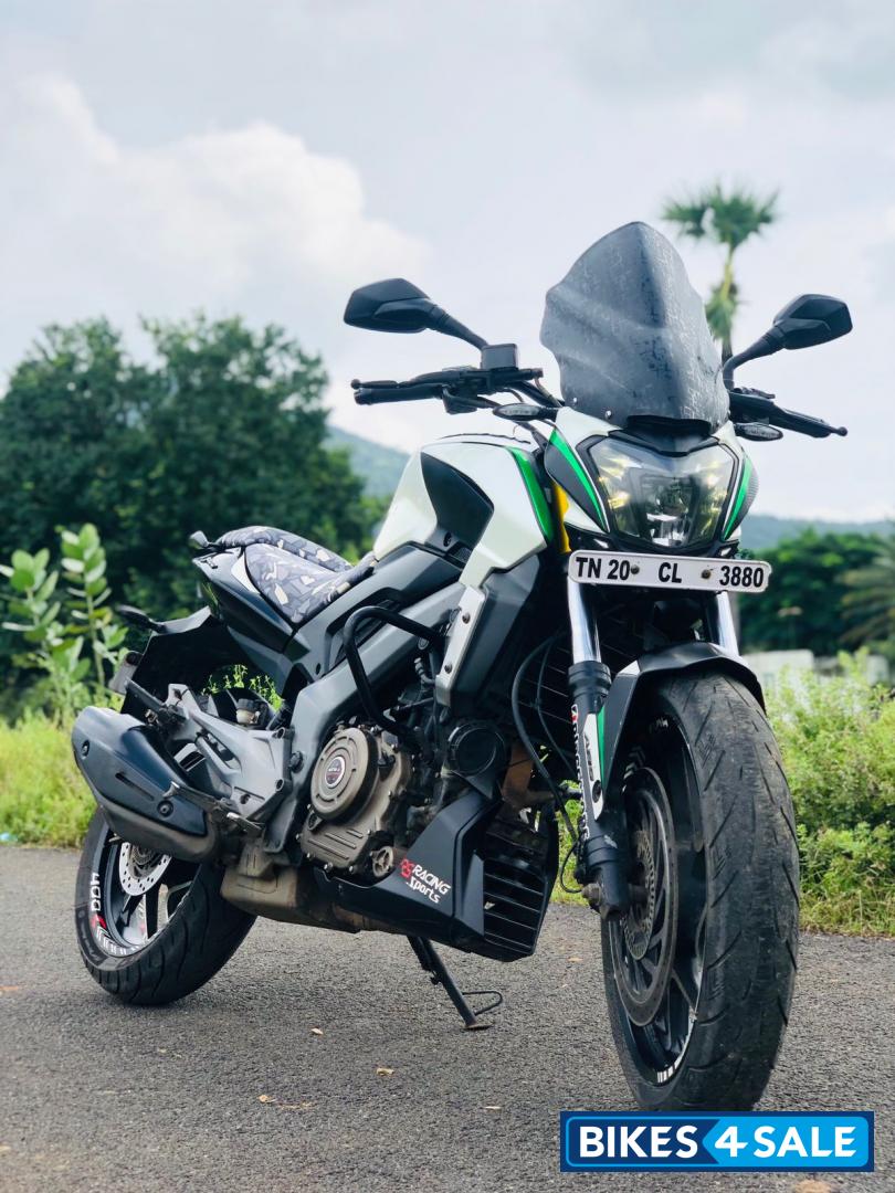 White Bajaj Dominar 400