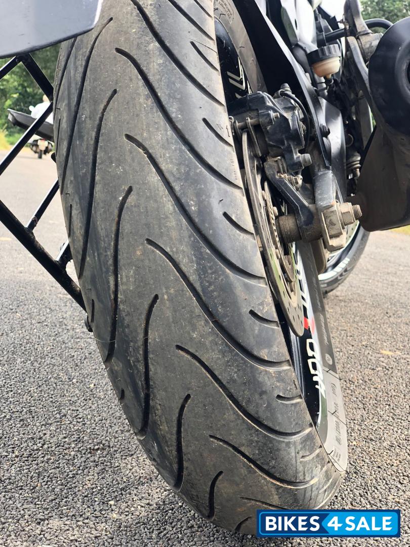 White Bajaj Dominar 400