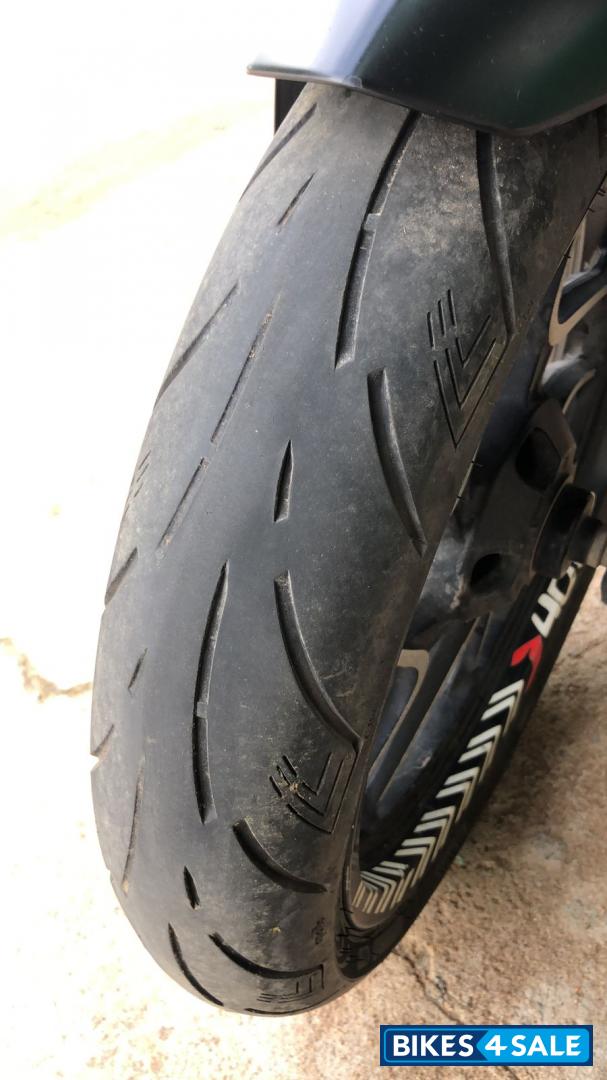 White Bajaj Dominar 400