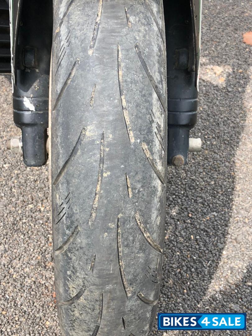 White Bajaj Dominar 400