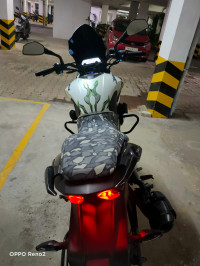 White Bajaj Dominar 400