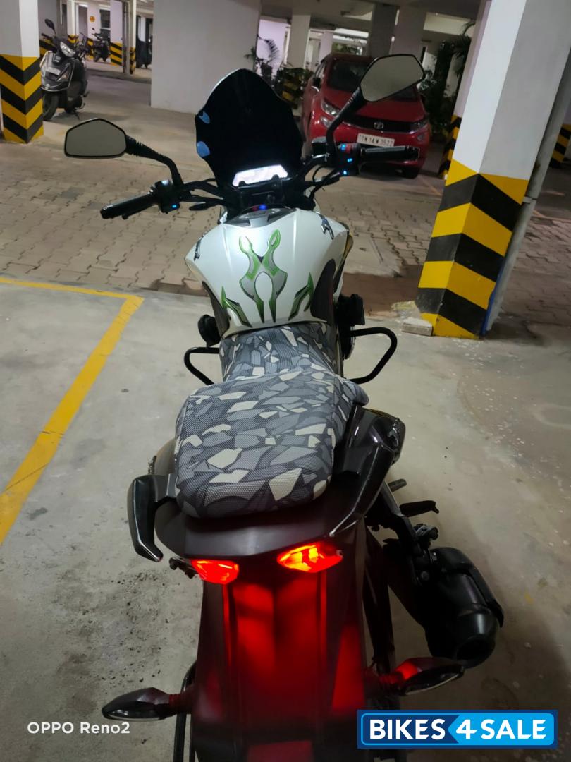 White Bajaj Dominar 400