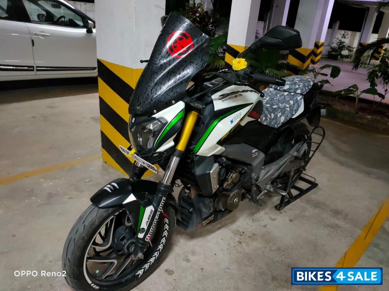 White Bajaj Dominar 400