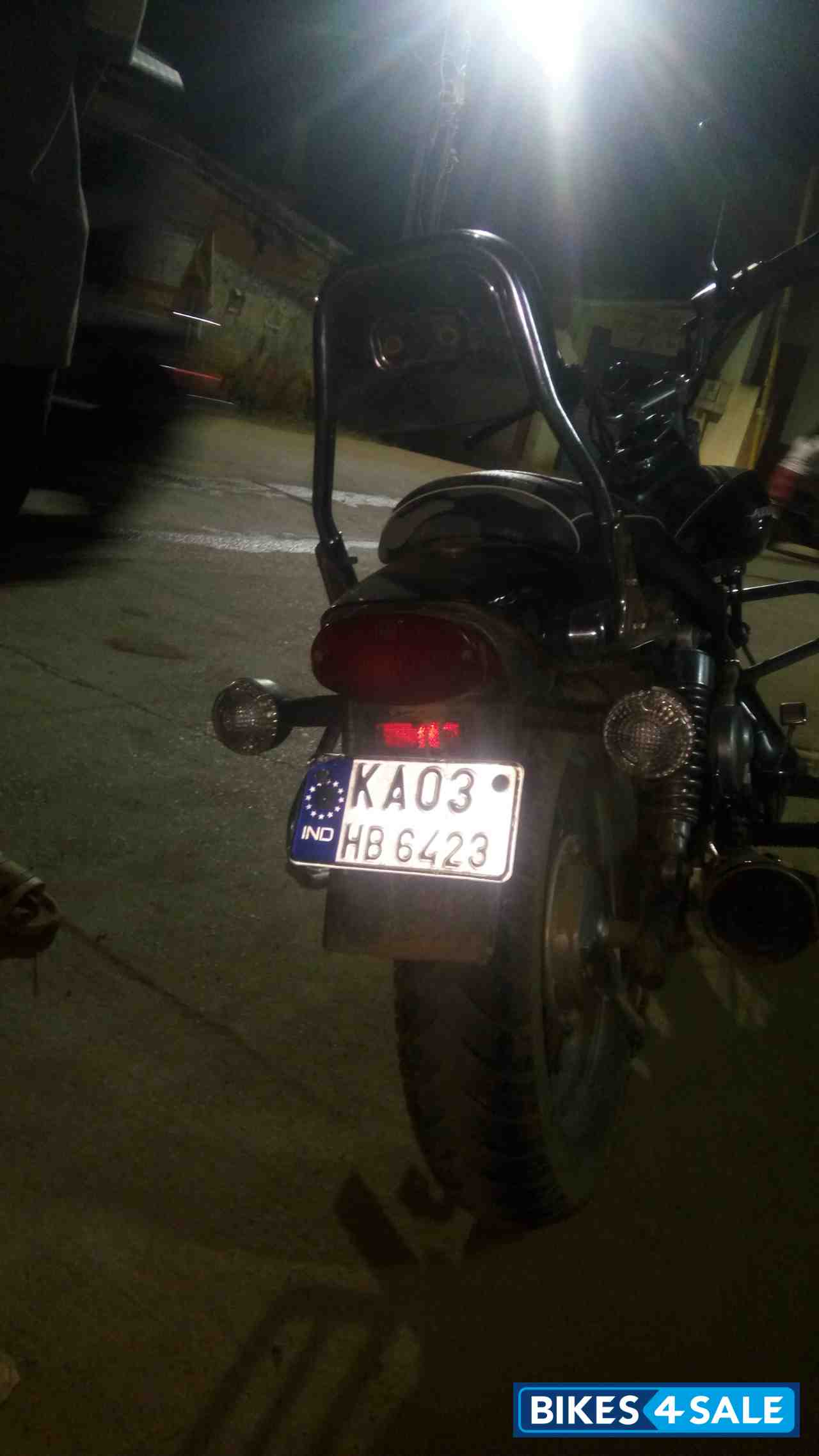 Bajaj Avenger 200 DTS-i