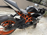 Black KTM RC 200