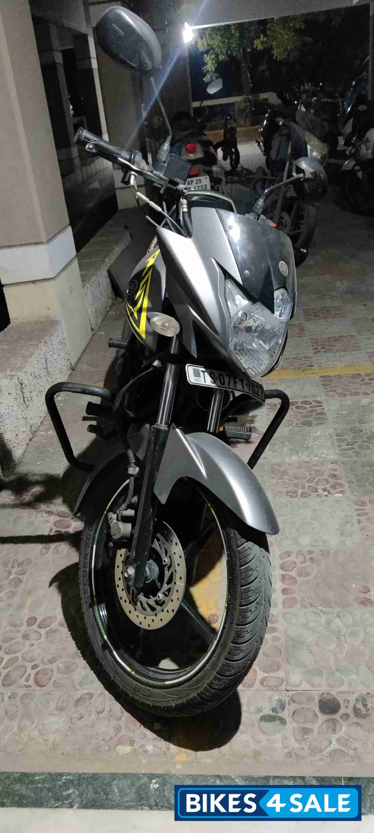 Grey Black Yamaha Saluto 125 Grey Black Yamaha Saluto 125