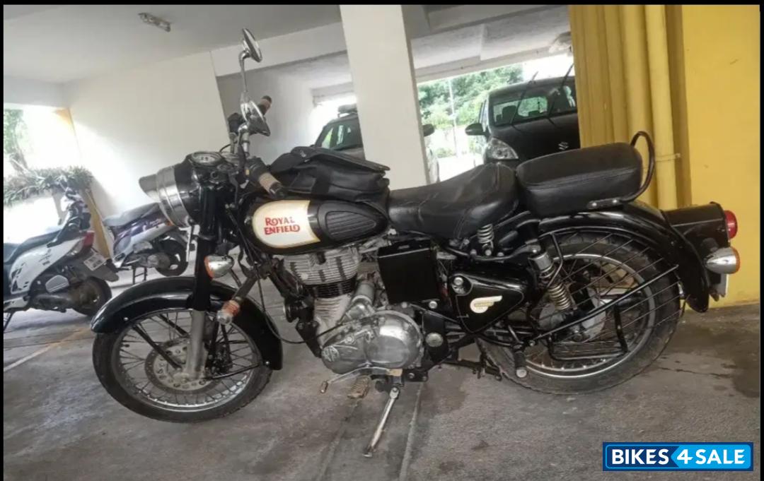 Black Royal Enfield Classic 350 Black Royal Enfield Classic 350