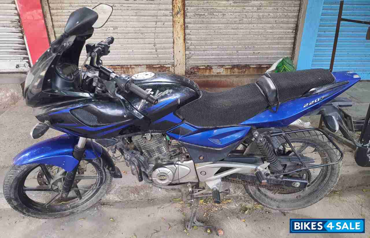 Bajaj Pulsar 220F