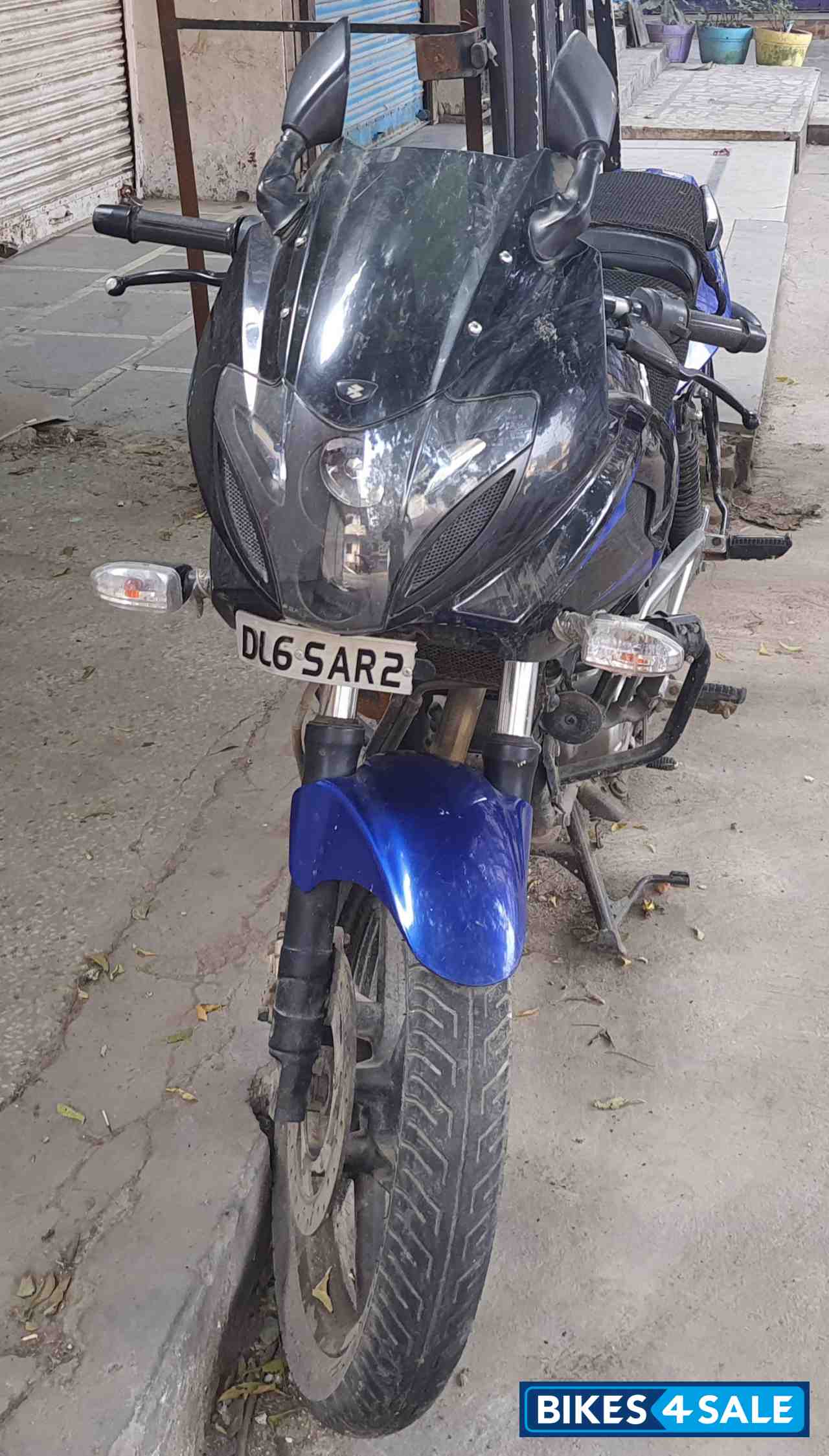 Bajaj Pulsar 220F