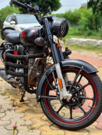 Royal Enfield Classic Stealth Black 2020 Model