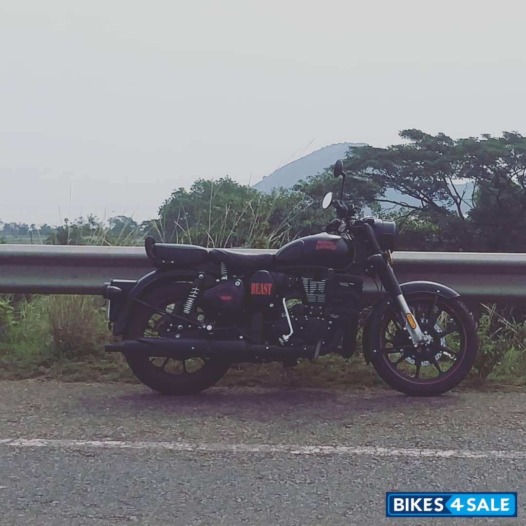 Royal Enfield Classic Stealth Black