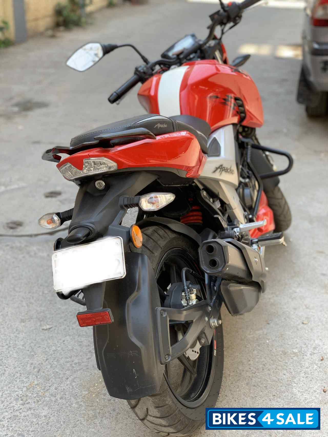 Red TVS Apache RTR 160 4V