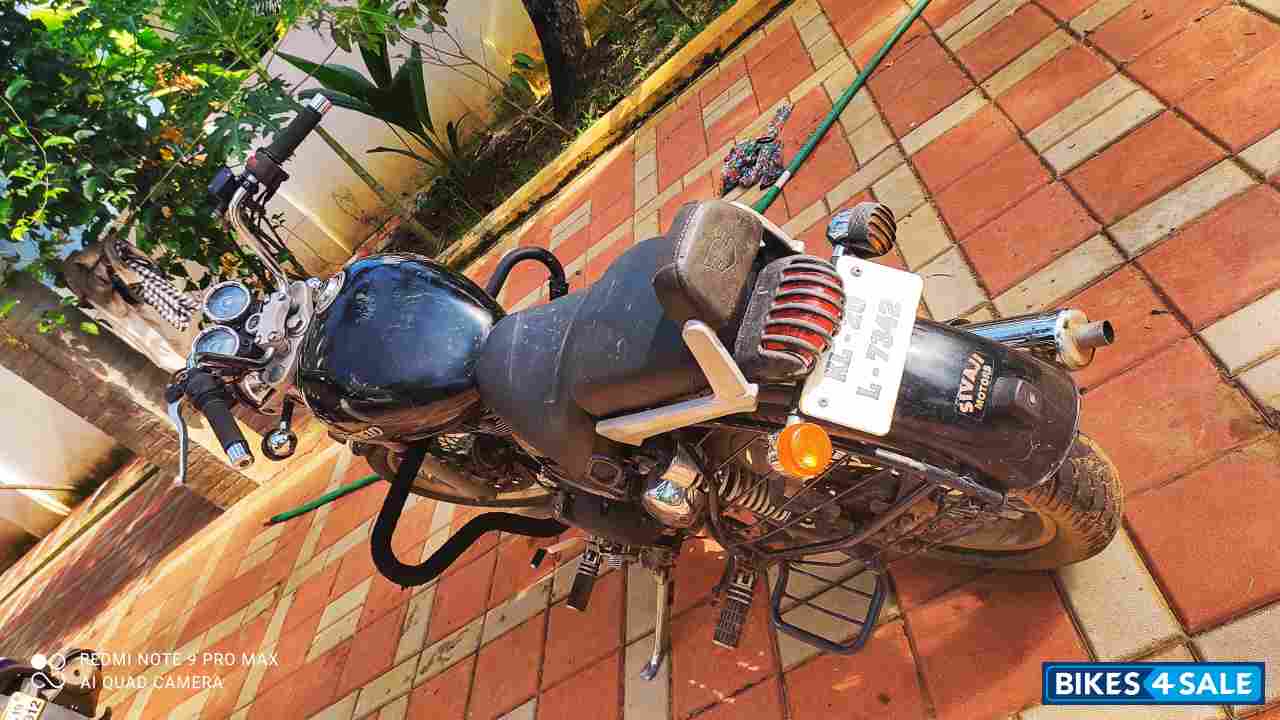 Black Royal Enfield Thunderbird 350