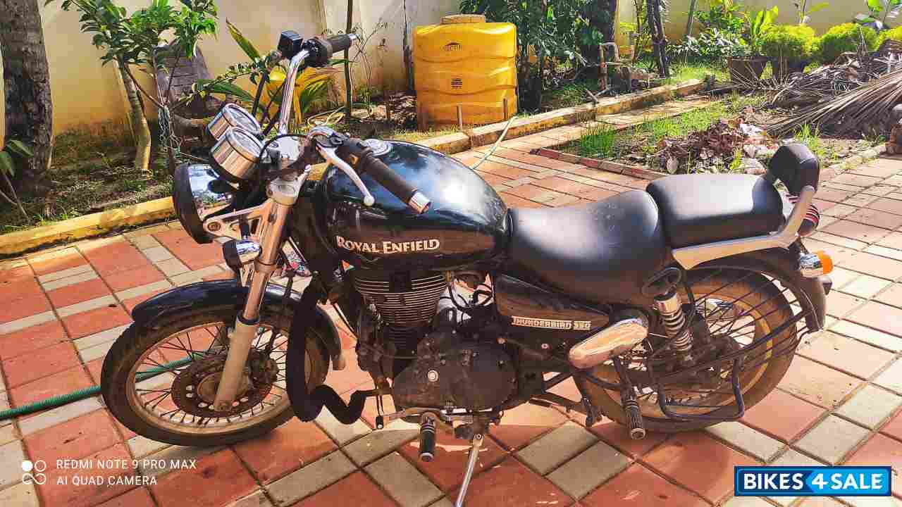 Black Royal Enfield Thunderbird 350