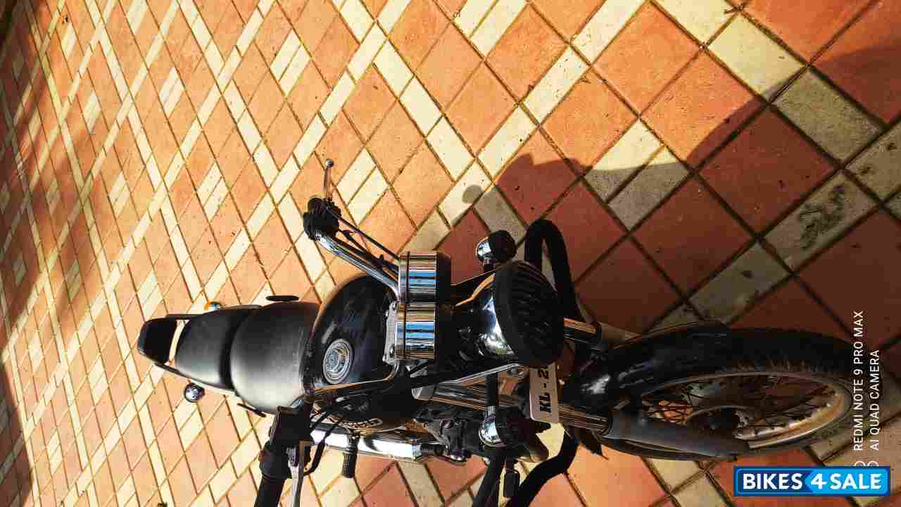 Black Royal Enfield Thunderbird 350