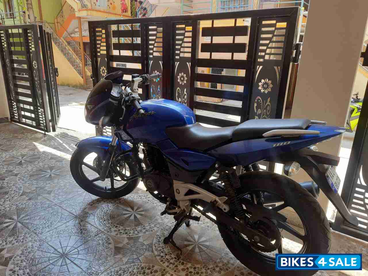 Bajaj Pulsar 180