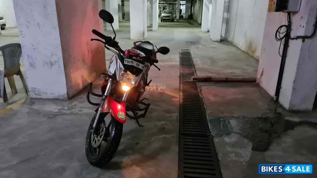 White And Red Yamaha FZ-S FI V2