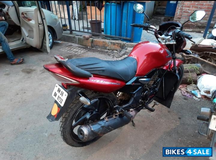 Lal Honda CB Unicorn