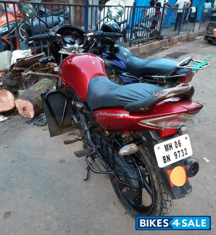 Lal Honda CB Unicorn