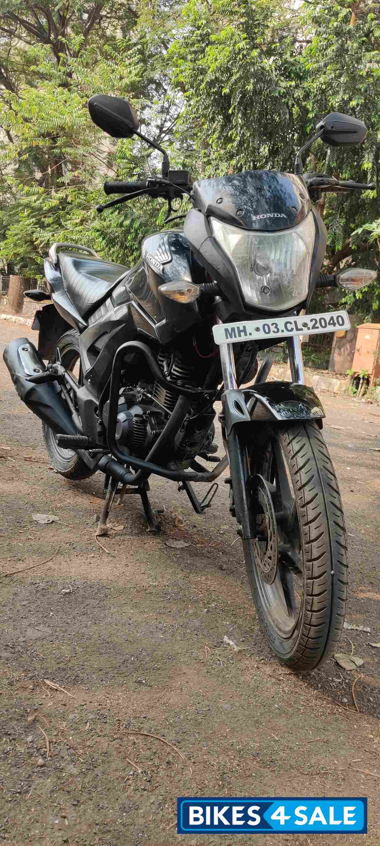 Black Honda CB Unicorn 160