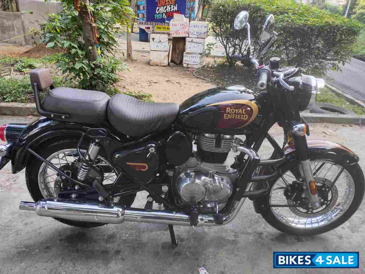 Glossy Black Golden Royal Enfield Classic Classic reborn dual channel Abs.