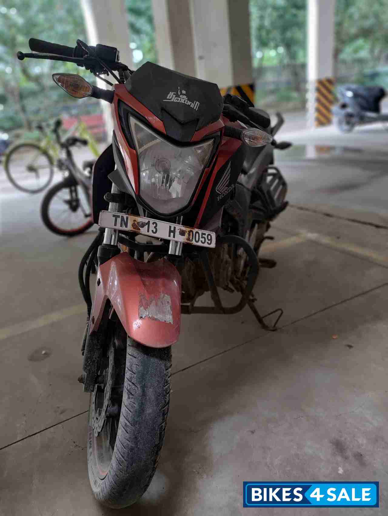 Orange Honda CB Hornet 160R