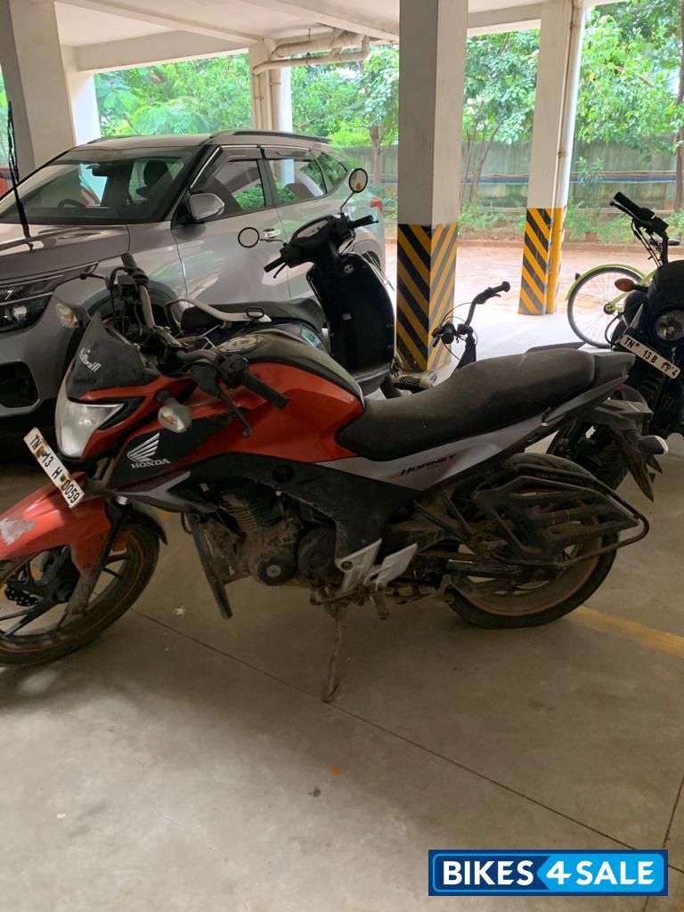 Orange Honda CB Hornet 160R
