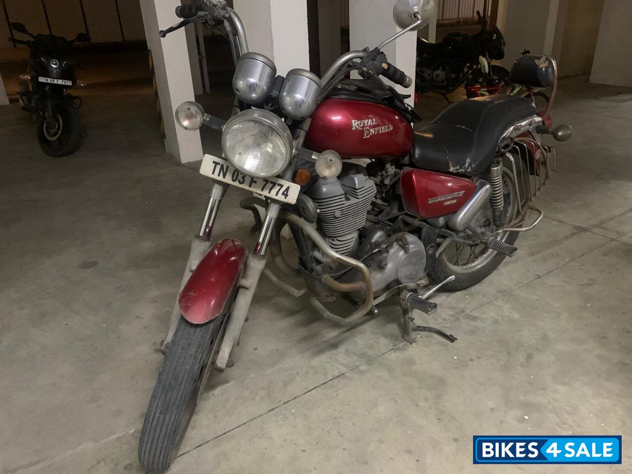 Red Royal Enfield Thunderbird TwinSpark 350