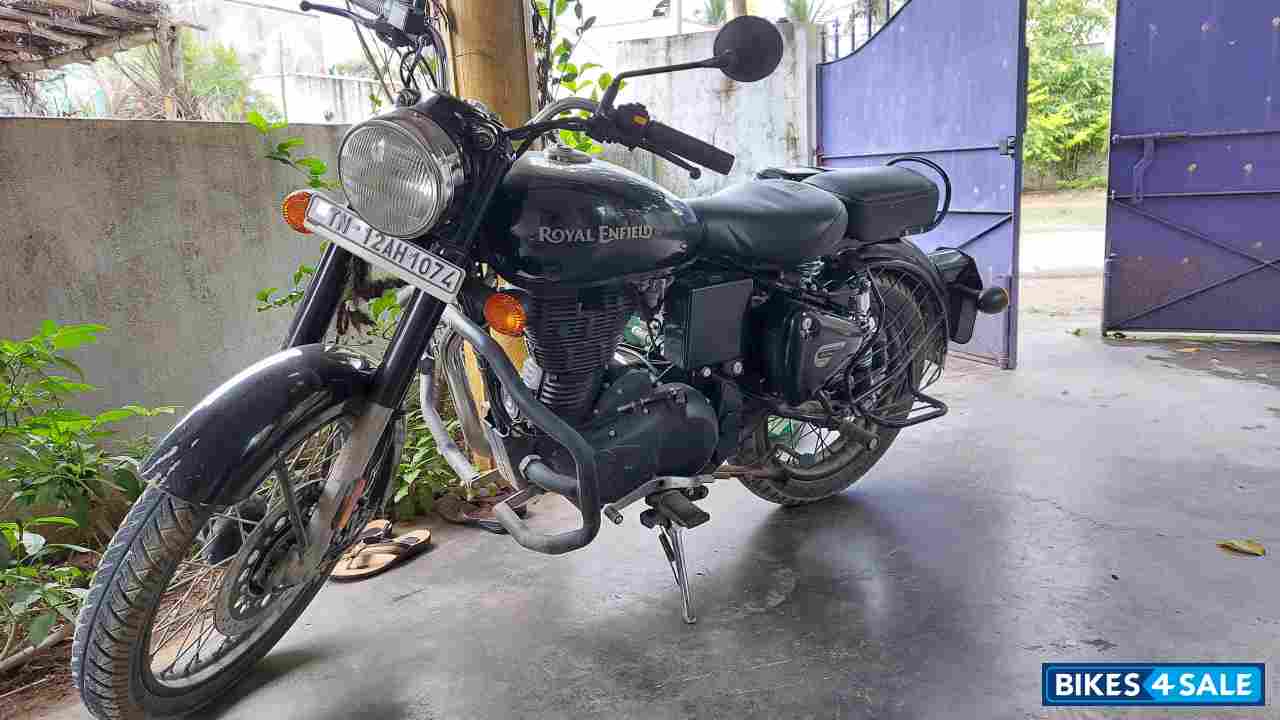 Pure Black Royal Enfield Classic 350