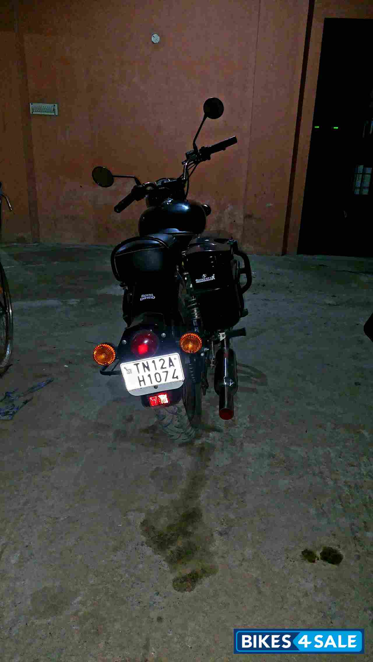 Pure Black Royal Enfield Classic 350 Pure Black Royal Enfield Classic 350