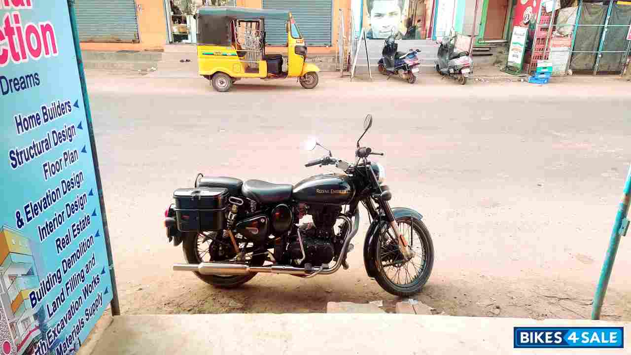 Pure Black Royal Enfield Classic 350 Pure Black Royal Enfield Classic 350