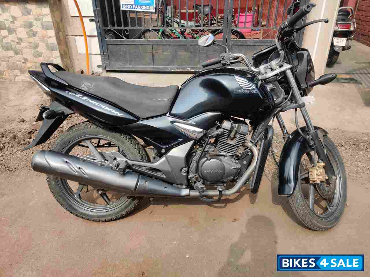 Black Honda CB Unicorn