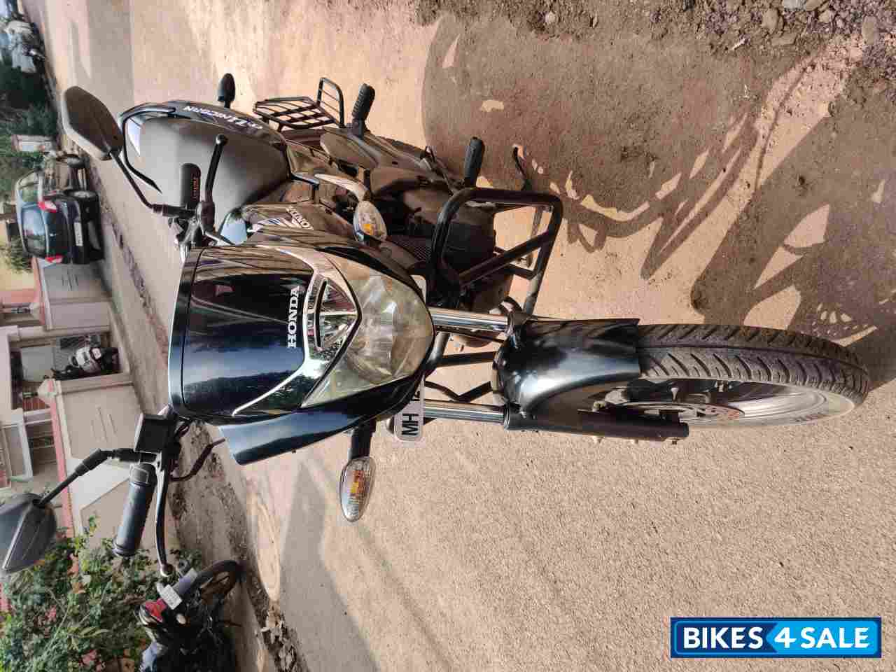 Black Honda CB Unicorn