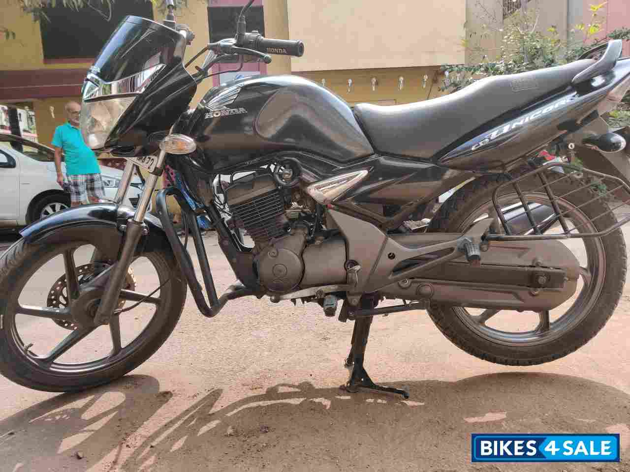 Black Honda CB Unicorn