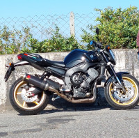 Black Yamaha FZ1