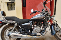 Black Bajaj Avenger Cruise 220