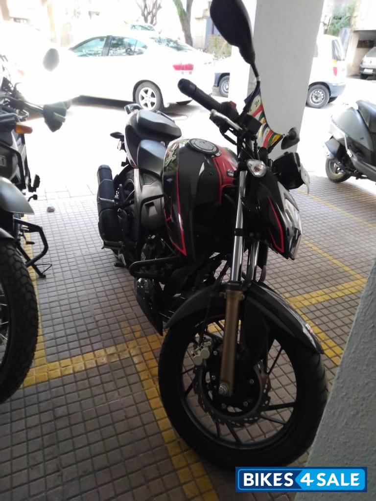 Black TVS Apache RTR 200 Fi 4V Race Edition 2.0