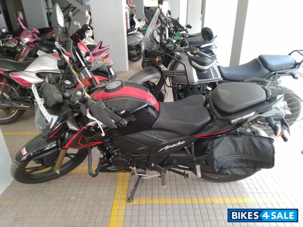Black TVS Apache RTR 200 Fi 4V Race Edition 2.0