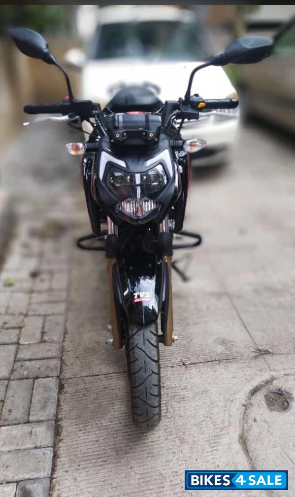 Black TVS Apache RTR 200 Fi 4V Race Edition 2.0