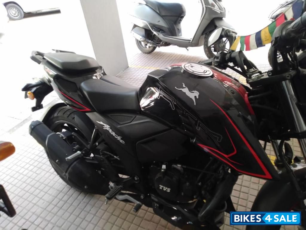 Black TVS Apache RTR 200 Fi 4V Race Edition 2.0