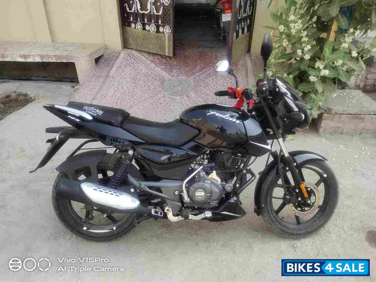 Black Bajaj Pulsar 125 Split Seat