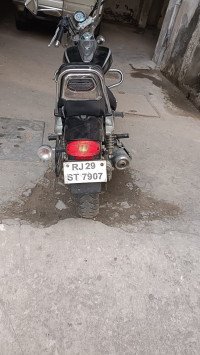 Black Bajaj Avenger Cruise 220