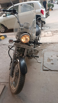 Black Bajaj Avenger Cruise 220